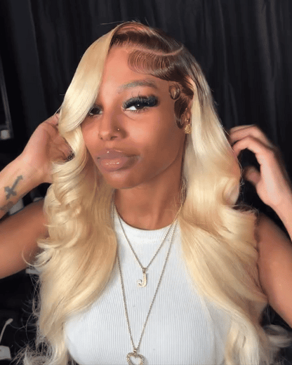Perruque sans colle blonde lisse et ondulée Beverly | HD Lace #1B roots #613