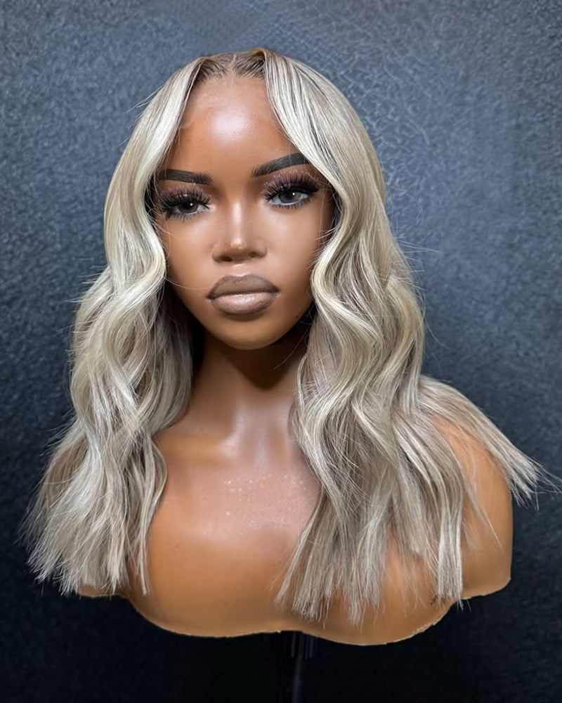 Hallie | Perruque Lace HD Cheveux Naturels Blonds Cendrés avec Mèches de Contour (Money Piece)